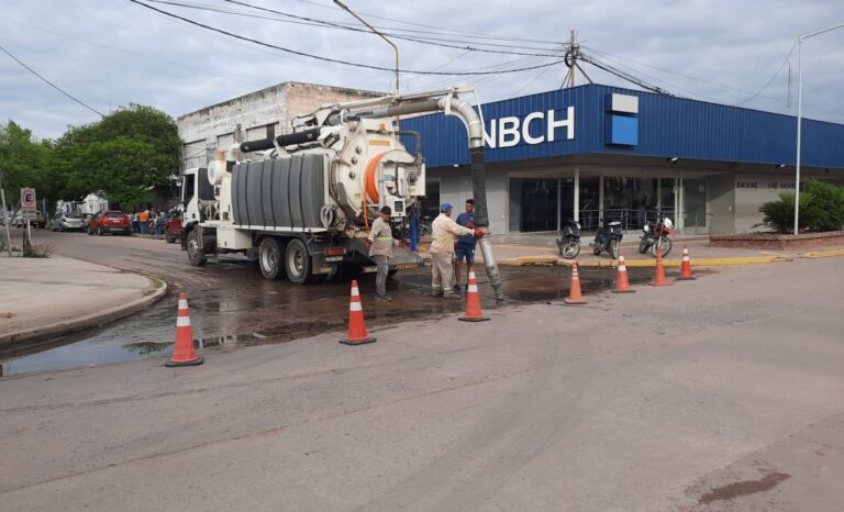 CASTELLI: SAMEEP CONTINÚA CON LOS OPERATIVOS DE SANEAMIENTO INTEGRAL